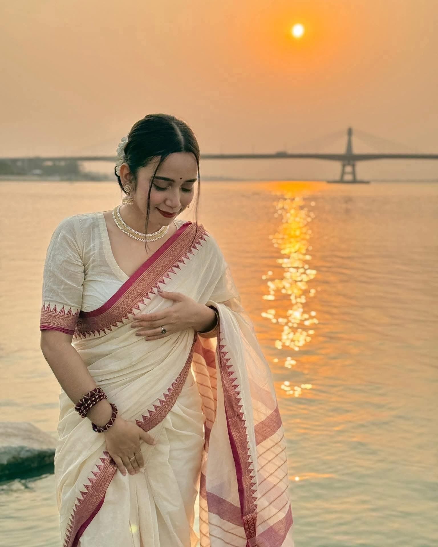 Classic Deshi Cotton Saree in Ivory white